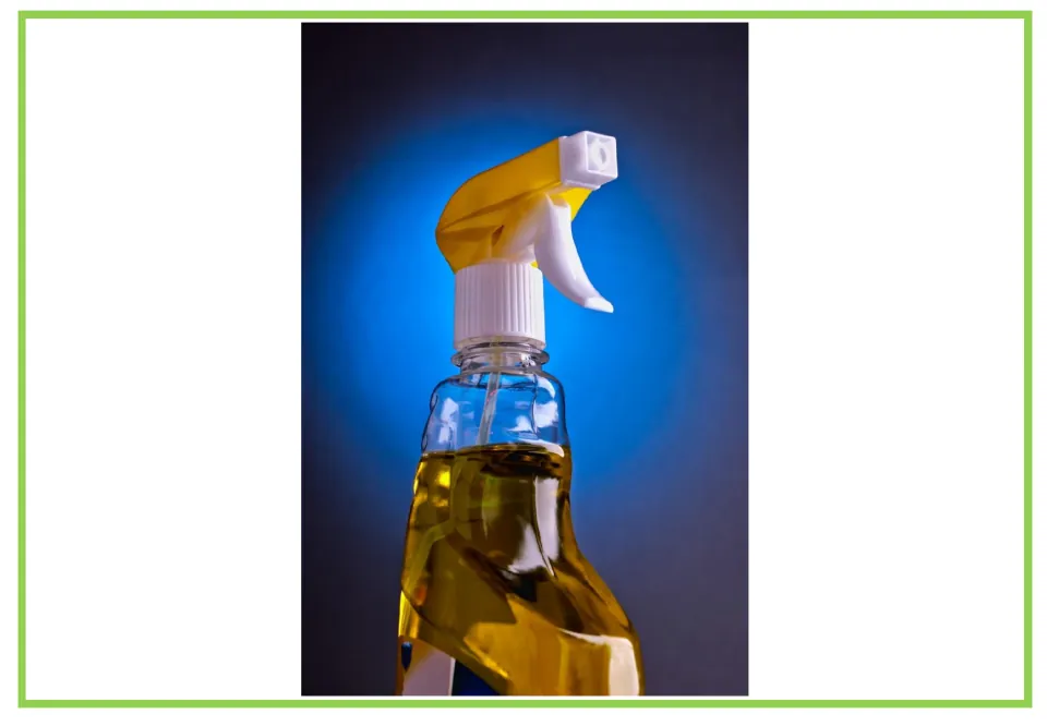 Picture-only cleaning vocabulary flashcard showing a bottle of yellow liquid with a trigger spray nozzle