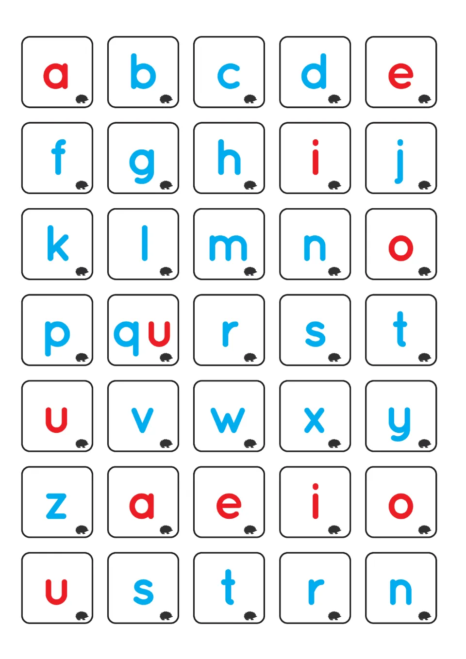 Alphabet letter tiles a to z plus qu and extra a, e, i, o, u, s, t, r, n, with vowels in red and consonants in blue