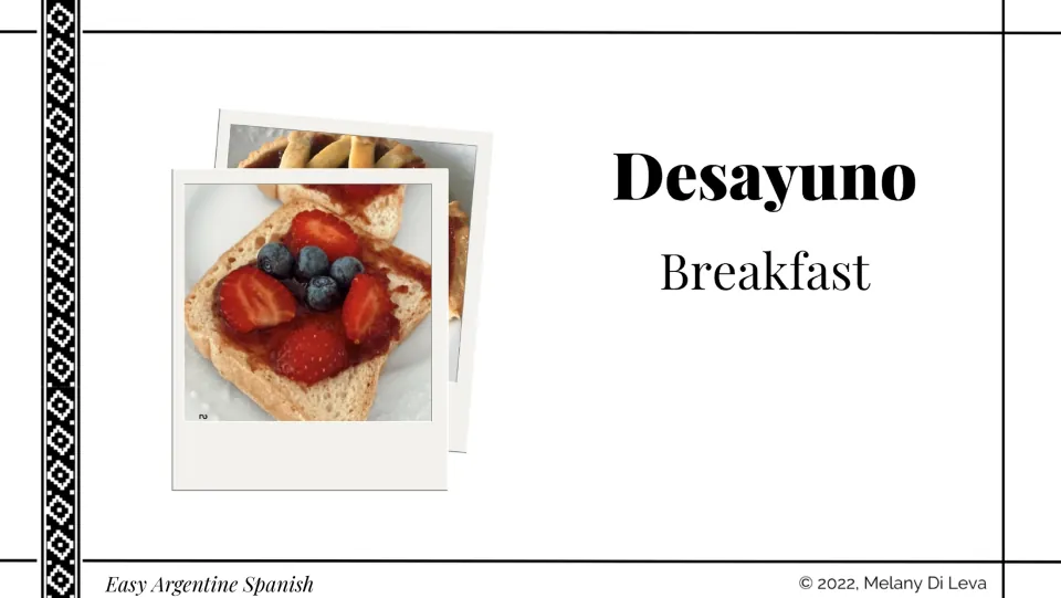 Breakfast section opener labels the meal Desayuno (Breakfast) and shows toast topped with strawberries and blueberries