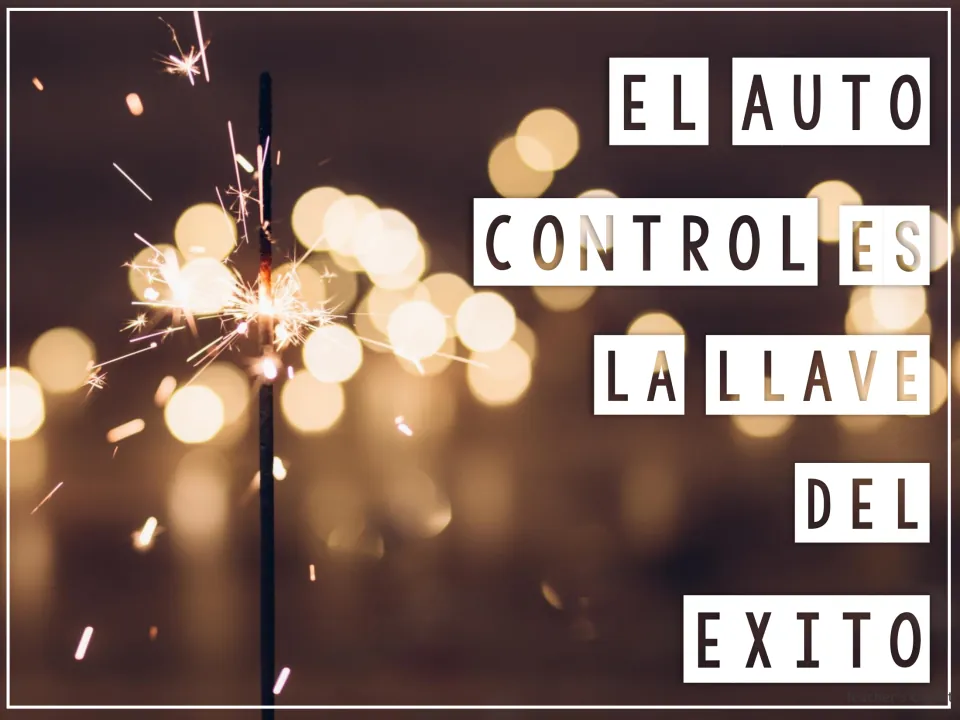 Message 'El auto control es la llave del éxito' in Spanish next to a lit sparkler against glowing bokeh lights