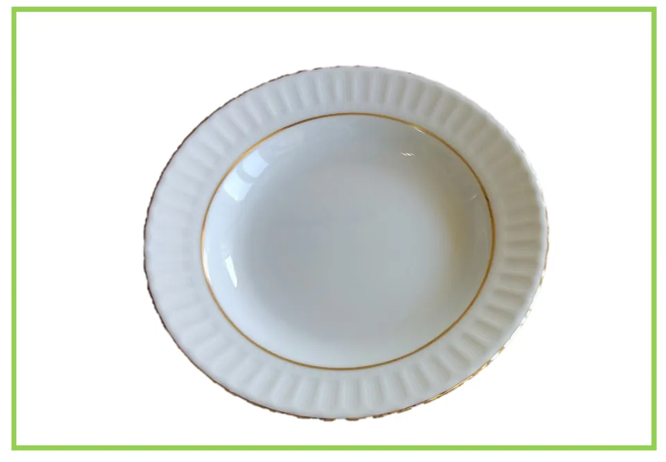 Spanish kitchen vocabulary flashcard showing a plate without a label, paired with the labeled plate card