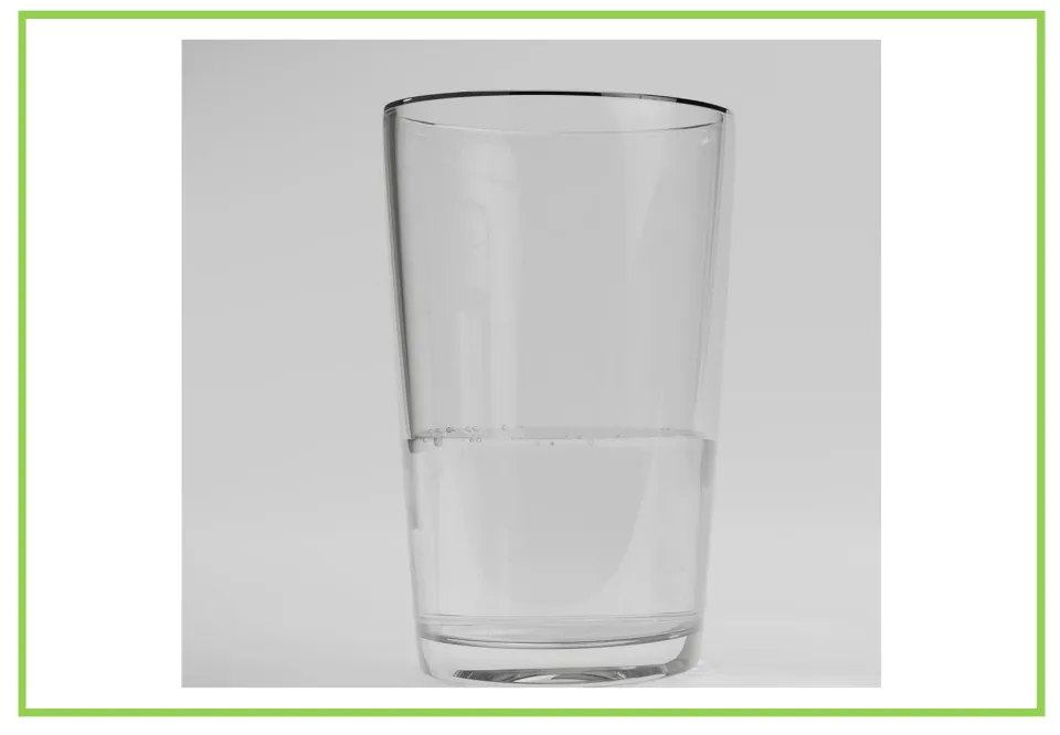 Spanish kitchen vocabulary flashcard showing a drinking glass without a label, paired with the labeled glass card