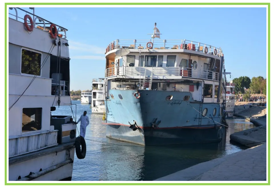 Picture-only Spanish vocabulary flashcard showing a ferry at a dock, paired with the labeled el ferry card
