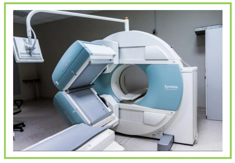 Medical center writing and discussion flashcard 6 shows a medical scanner with a patient examination table.