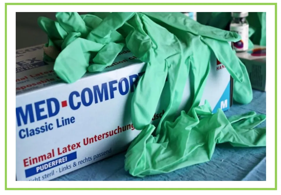 Medical center writing and discussion flashcard 10 shows green disposable examination gloves on a box.